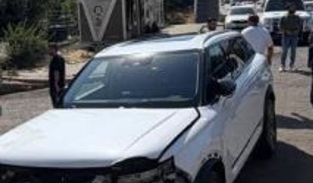 Bingöl'de 2 otomobil çarpıştı: 4 yaralı
