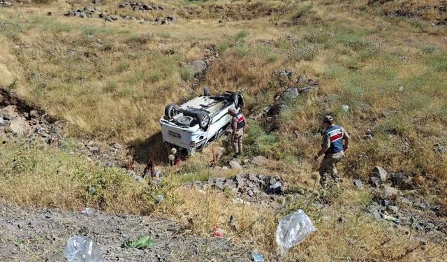 Bingöl'de araç takla attı: Biri ağır 6 yaralı