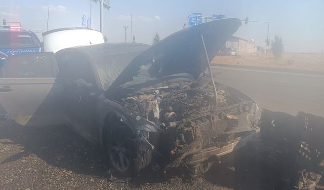 Diyarbakır'da çevre yolunda otomobil yangını