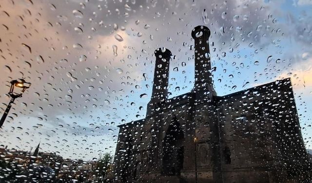 Erzurum ve Ardahan için kuvvetli sağanak uyarısı