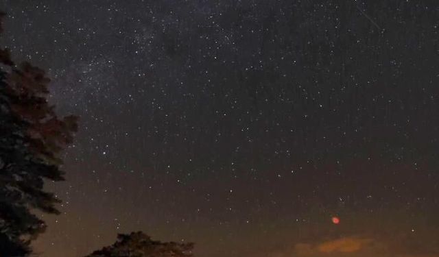Gökyüzünde görsel şölen: Perseidler objektiflere yansıdı