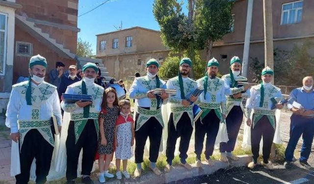 Bitlis'te Keçe Külahlılar Derneği'nden 12. Geleneksel Anma Programı