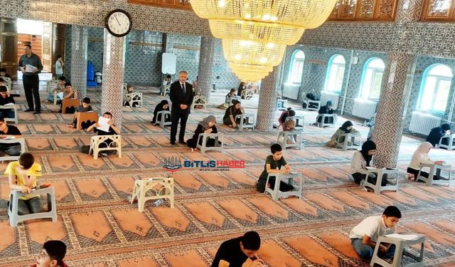 Bitlis’te Yaz Kur’an Kursu öğrencileri bilgilerini yarıştırdı