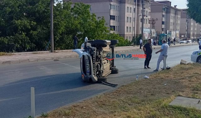 Bitlis’te Kontrolden çıkan otomobil devrildi: Sürücü hafif yaralandı