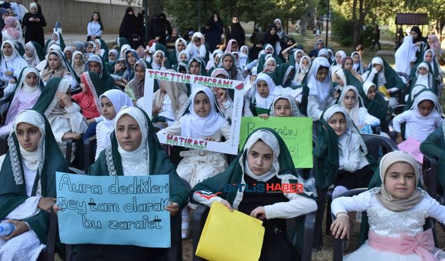 Bitlis’te minik kızlar örtünmeye ilk adımlarını attı