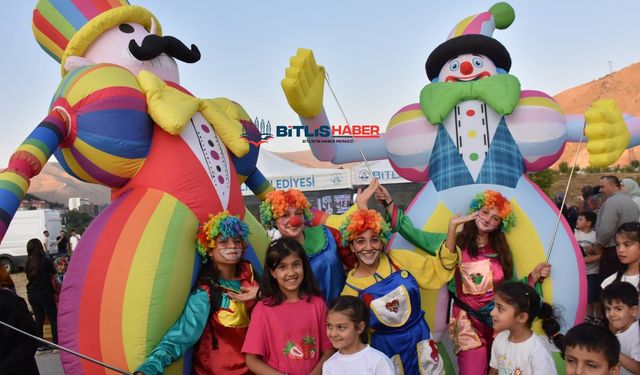 Bitlis’te minikler çocuk şenlikleriyle doyasıya eğleniyor