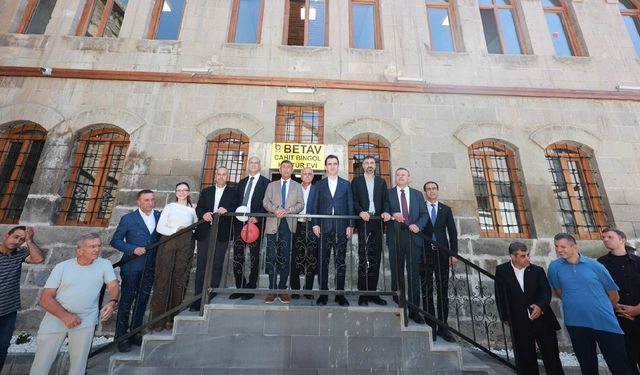 Bitlis’in tarihi yapılarından biri yeniden hayat buldu: Cahit Bingöl Kültür Evi açıldı