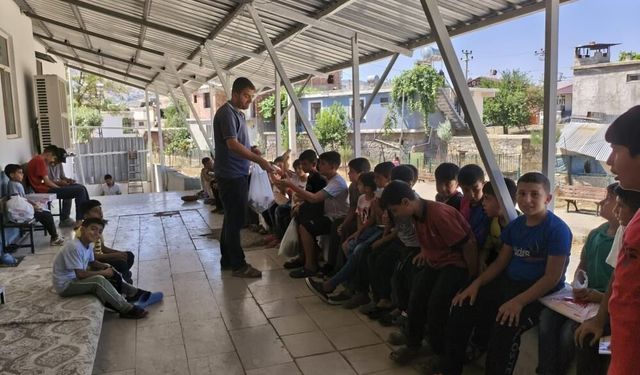 Kur'an Kursu öğrencilerine yiyecek ikramı