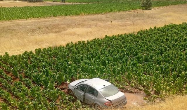 Malatya'da otomobil 20 metrelik çukura devrildi: 3 yaralı