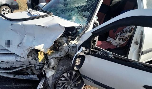 Van'da iki otomobil çarpıştı: 7 yaralı