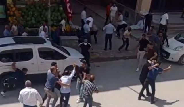 Van'da taşlı sopalı kavgada ağır yaralanan genç hayatını kaybetti