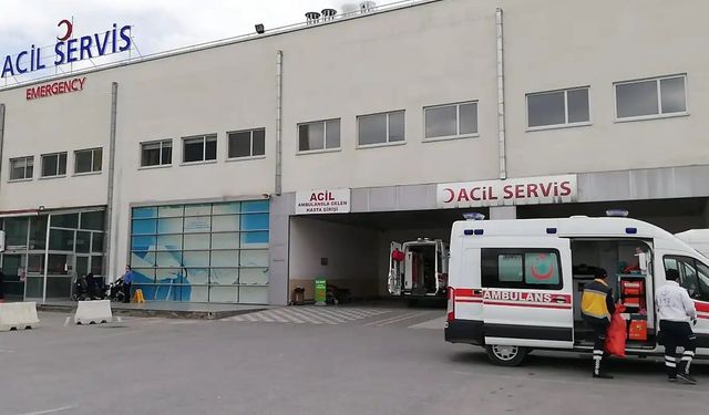 Üç katlı binanın çatısından düşen şahıs hayatını kaybetti