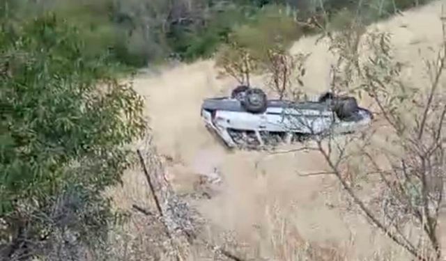 Sürücünün direksiyon hakimiyetini kaybettiği otomobil uçuruma yuvarlandı