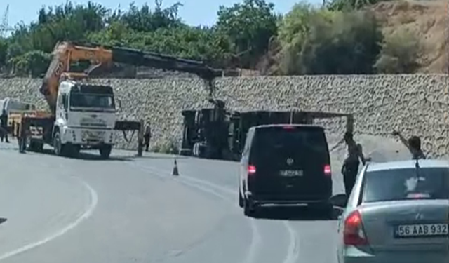 Siirt’te tır devrildi: Bir kişi ağır yaralı
