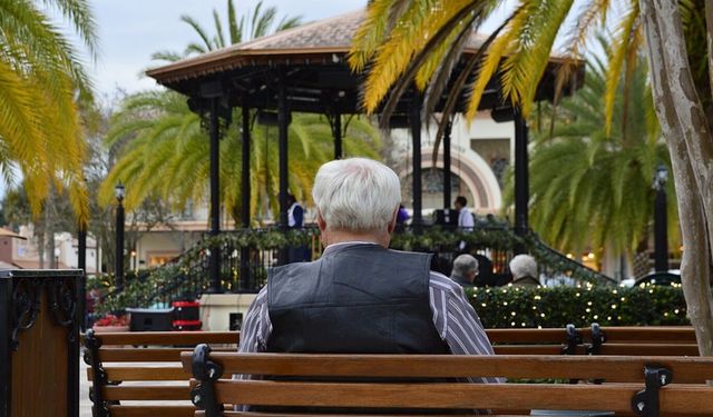 Doç. Dr. Büyükkoyuncu: Genç yaşlarda düzenli yaşam Alzheimer riskini azaltıyor