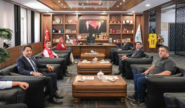 Türk Kızılay Genel Başkanı Yılmaz'dan Bitlis Belediyesi'ne ziyaret