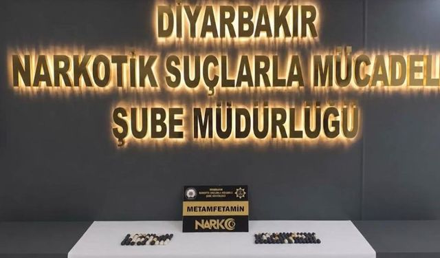 Diyarbakır'da midelerinde uyuşturucu taşıyan 2 kişi tutuklandı
