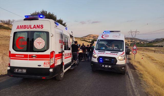 İki otomobil feci çarpıştı: 8 kişi yaralandı