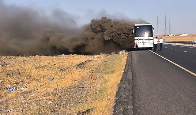 Yolcu otobüsü alevlere teslim oldu: Faciadan dönüldü