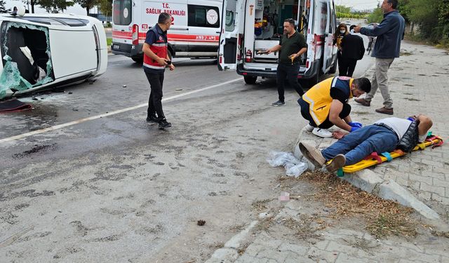 Van'da iki otomobil çarpıştı: 4 yaralı