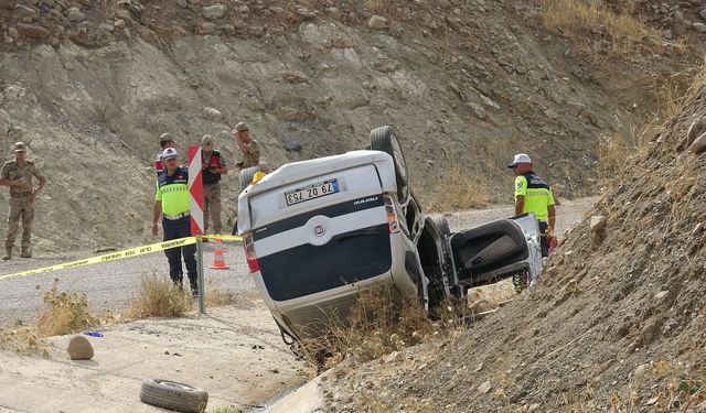 Kamyon ile hafif ticari araç çarpıştı: 3 ağır yaralı
