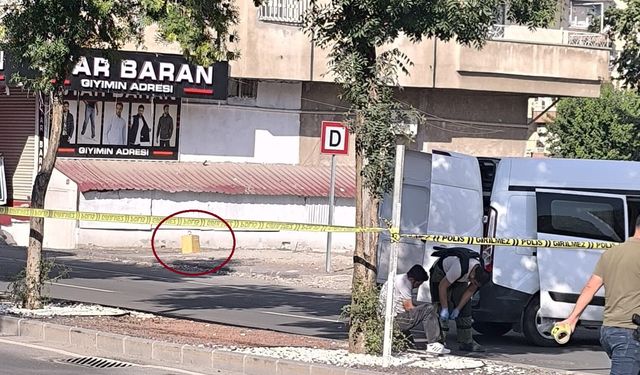 Şüpheli paket fünye ile patlatıldı