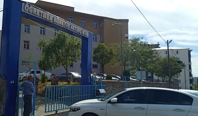 Bingöl'de öğrencinin kafası yük asansöründe sıkıştı