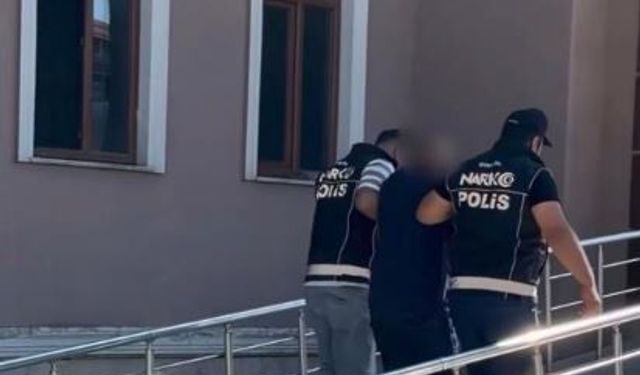Bingöl'de uyuşturucu baskını: Esrar, tabanca ve sentetik ecza ele geçirildi