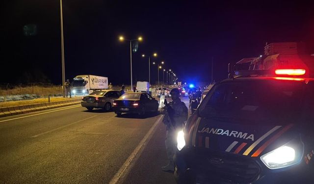 Bitlis'te ekipler sahaya indi: Arananlar yakalandı, cezalar kesildi