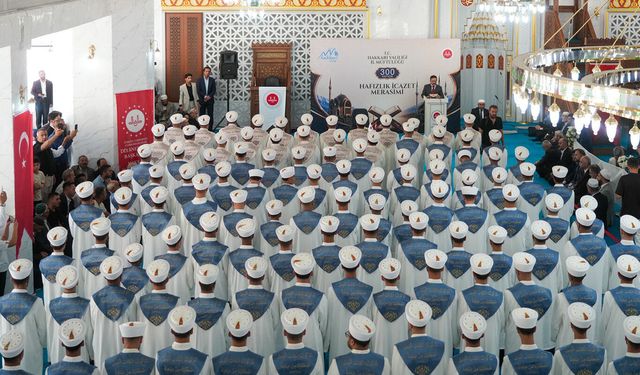 Eğitimlerini tamamlayan 300 öğrenci icazet aldı
