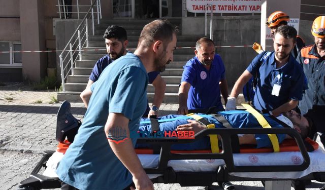 Bitlis Devlet Hastanesi’nde 6,1 büyüklüğünde deprem tatbikatı gerçeğini aratmadı