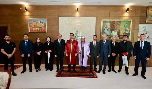 Bitlis'te yılın ahisi, kalfası ve çırağı ödüllendirildi