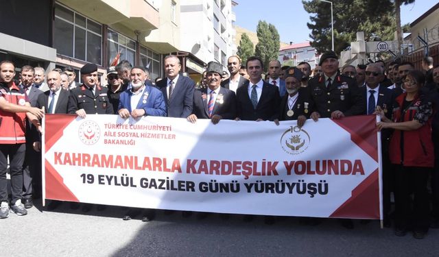 Bitlis'te 19 Eylül Gaziler Günü yürüyüşü gerçekleştirildi