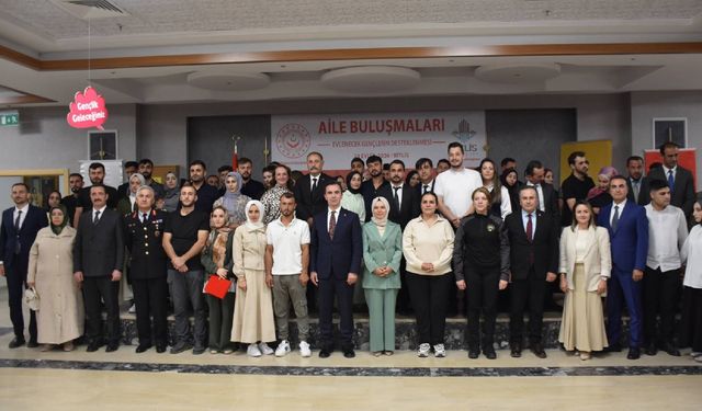 Bitlis'te evlilik fonundan yararlanan çiftler yemekte buluştu
