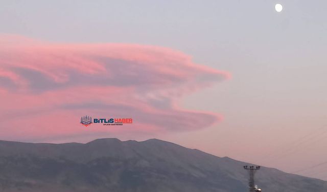 Bitlis'te balinaya benzeyen mercek bulutu hayran bıraktı