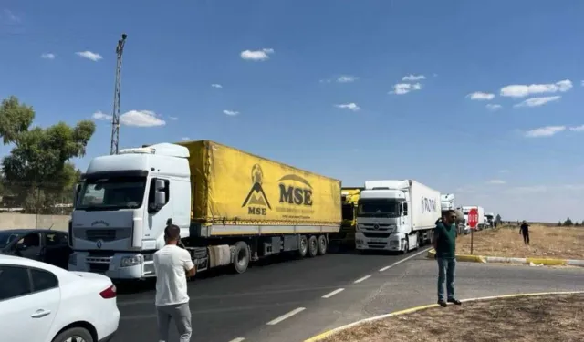 Halkın tahammülü kalmadı: İpekyolu'nu trafiğe kapattılar