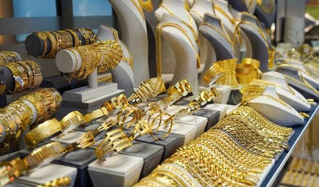 Altın fiyatları güne düşüşle başladı: Gram ve çeyrek altın ne kadar?