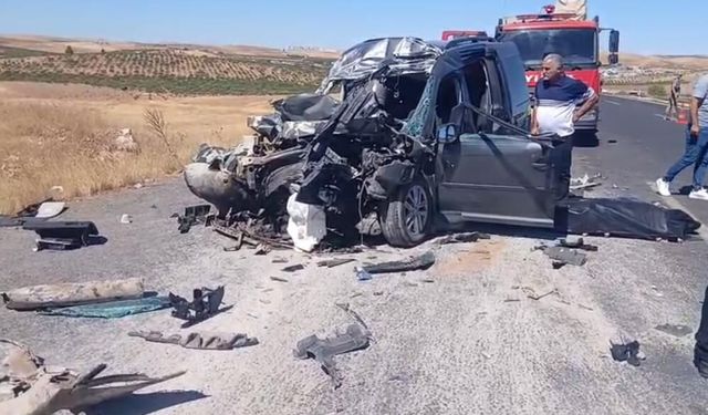 Şanlıurfa'da hurdaya dönen araçta 4 ölü, 2 ağır yaralı