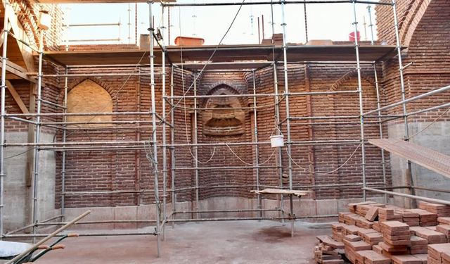 Van'da 800 yıllık Ulu Camii için restorasyon çalışmaları sürüyor