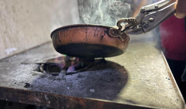 Van'da unutulmaya yüz tutan mesleği 25 yıldır sürdürüyor