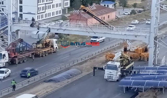 Bitlis’te kara yolunu işgal eden üst geçit sökülüyor