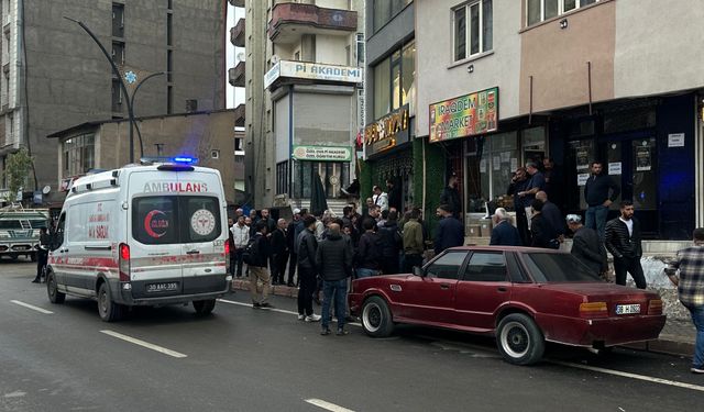 Sokak Ortasında Taşlı Sopalı Kavga: 4 Yaralı