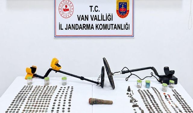 Van'da Tarihi Eser Operasyonu: Roma Dönemine Ait 529 Sikke Ele Geçirildi!