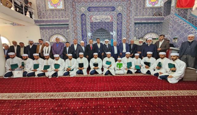 Eğitimlerini tamamlayan 15 hafız için icazet merasimi düzenlendi