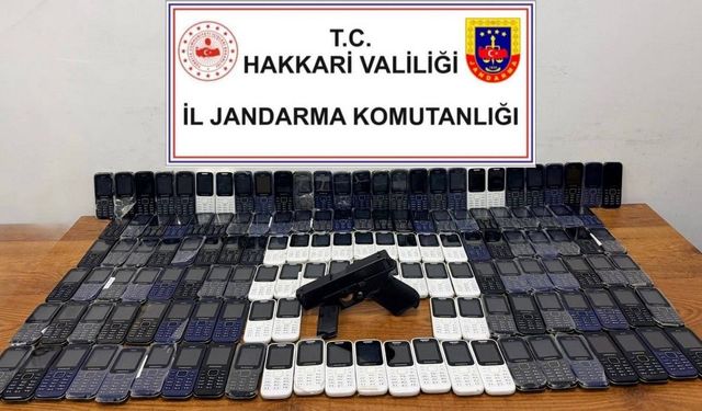 Jandarmadan Kaçakçılık Operasyonu: Evden 142 Telefon Çıktı
