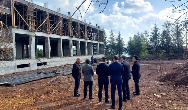 Ahlat’ta okul ziyaretleri ve inşaat incelemesi