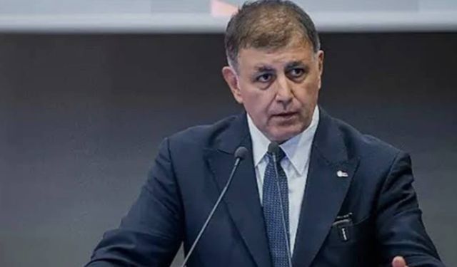 İzmir Büyükşehir Belediye Başkanı Cemil Tugay AK Parti'ye katıldı