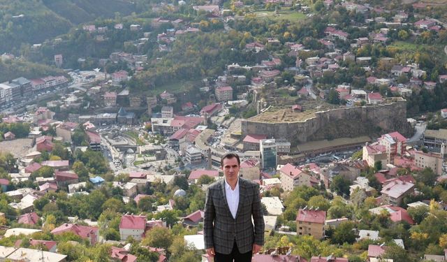 Vali Karakaya manilerle Bitlis Dideban Dağı'nı paylaştı