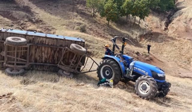 Muş'ta traktör devrildi: Sürücü ağır yaralandı
