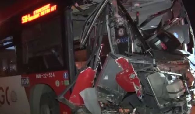 Otobüs üst geçit asansörüne çarptı: 24 yaralı
